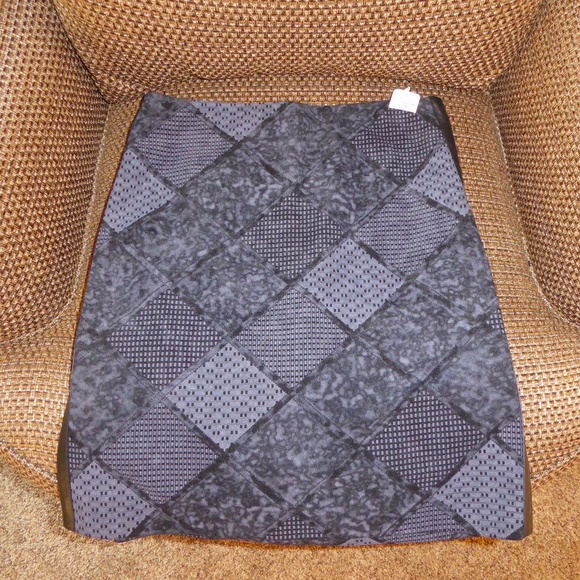 Size 4 skirt - Picture 3 of 5